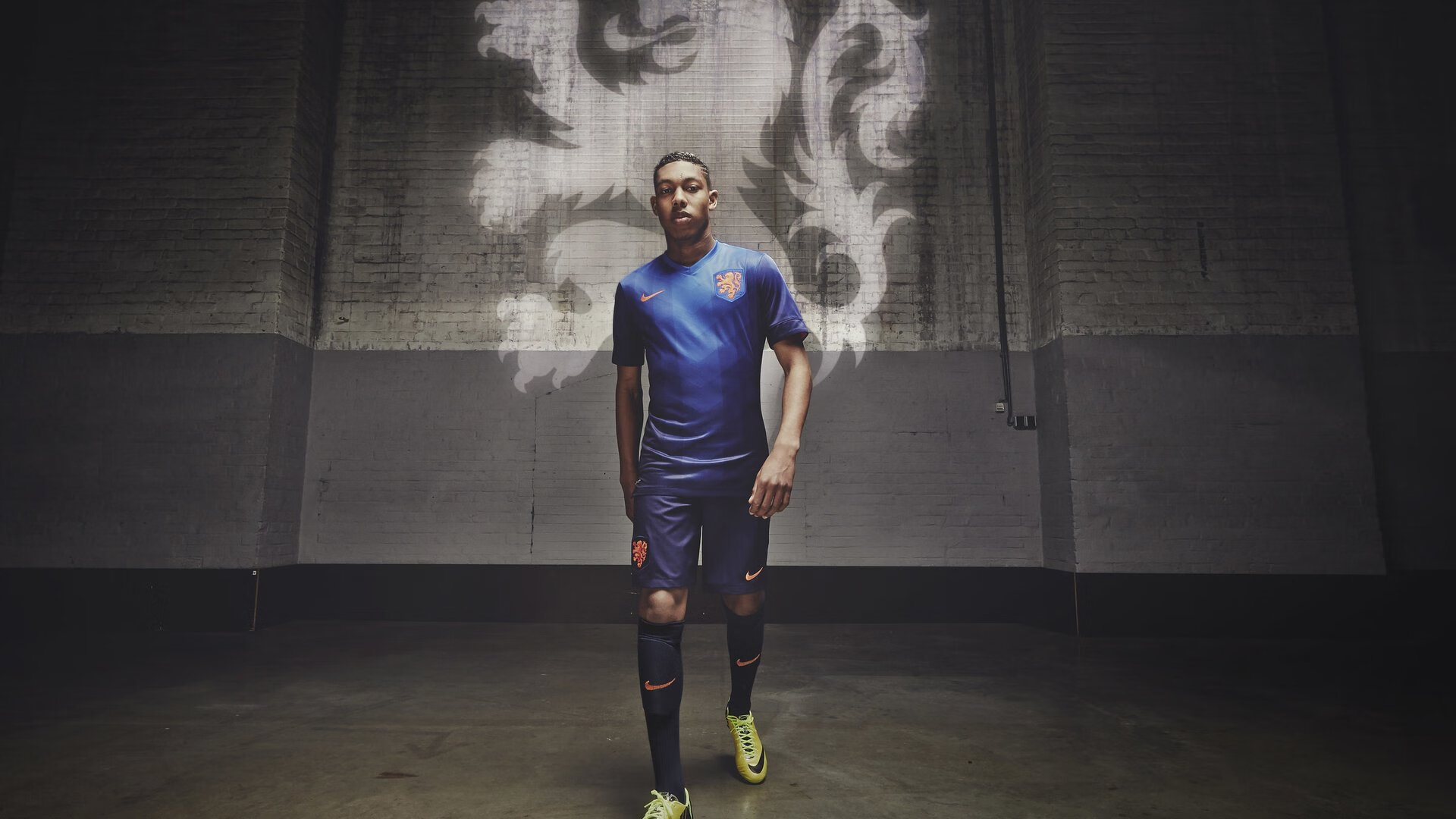 “英超劲旅持续发力，冠军争夺更趋紧张”，英超劲旅有哪些